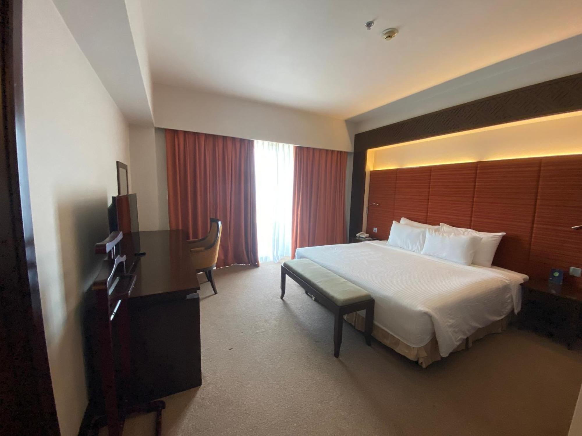 Muong Thanh Holiday Hue Hotel Room photo