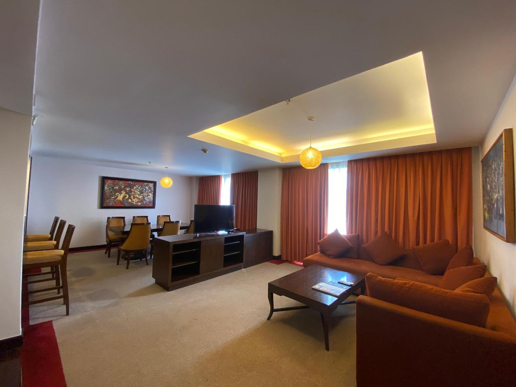 Muong Thanh Holiday Hue Hotel Room photo