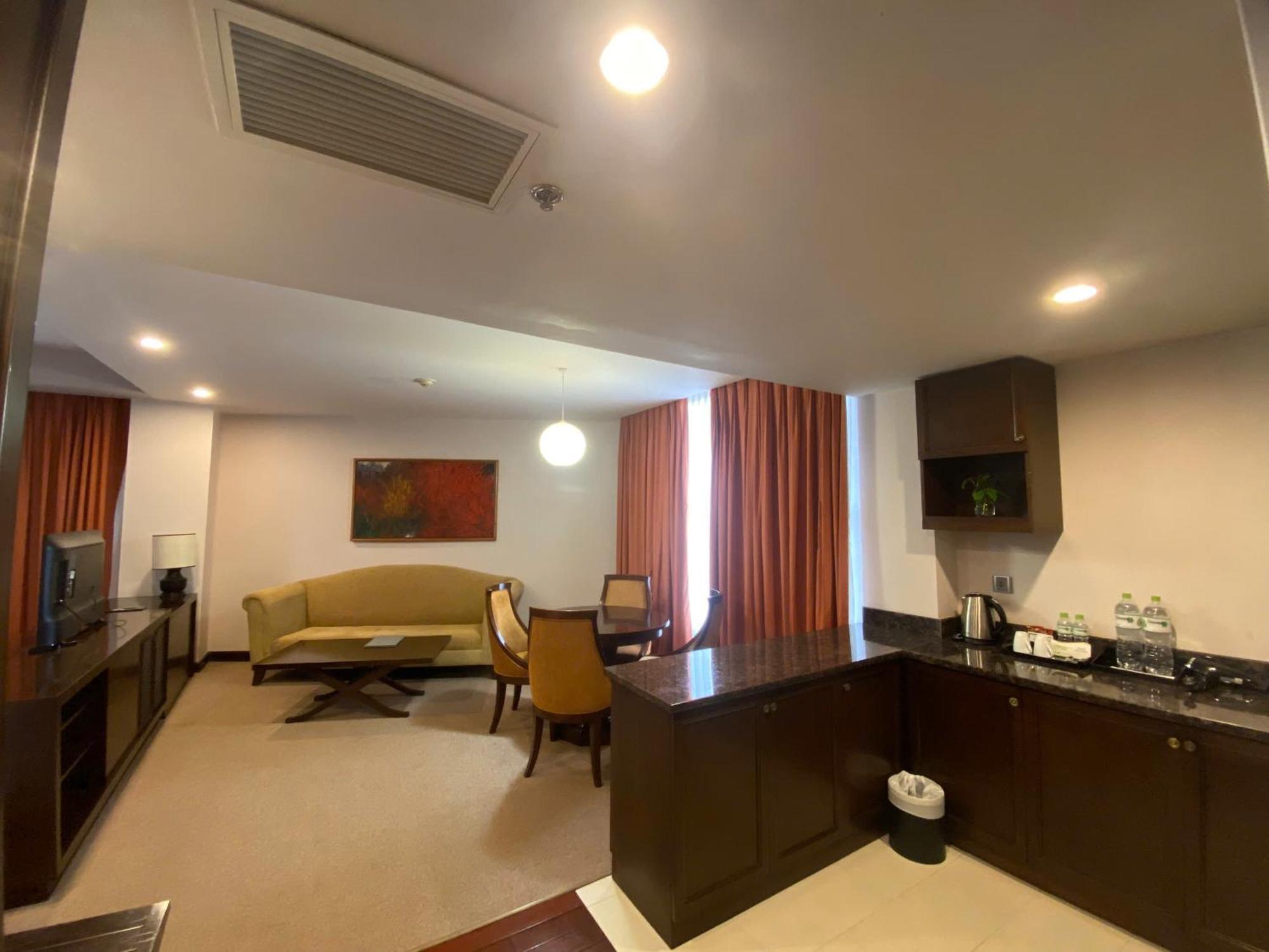 Muong Thanh Holiday Hue Hotel Room photo